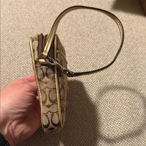 Coach Signature Tan Monogram Wristlet camera case metallic - Picture 5 of 9